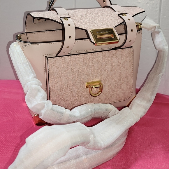 Michael Kors Manhattan Satchel - Picture 7 of 9